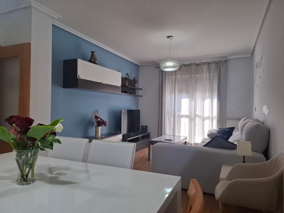 Communal lounge/ TV room, TV and multimedia, Living room, Dining area
