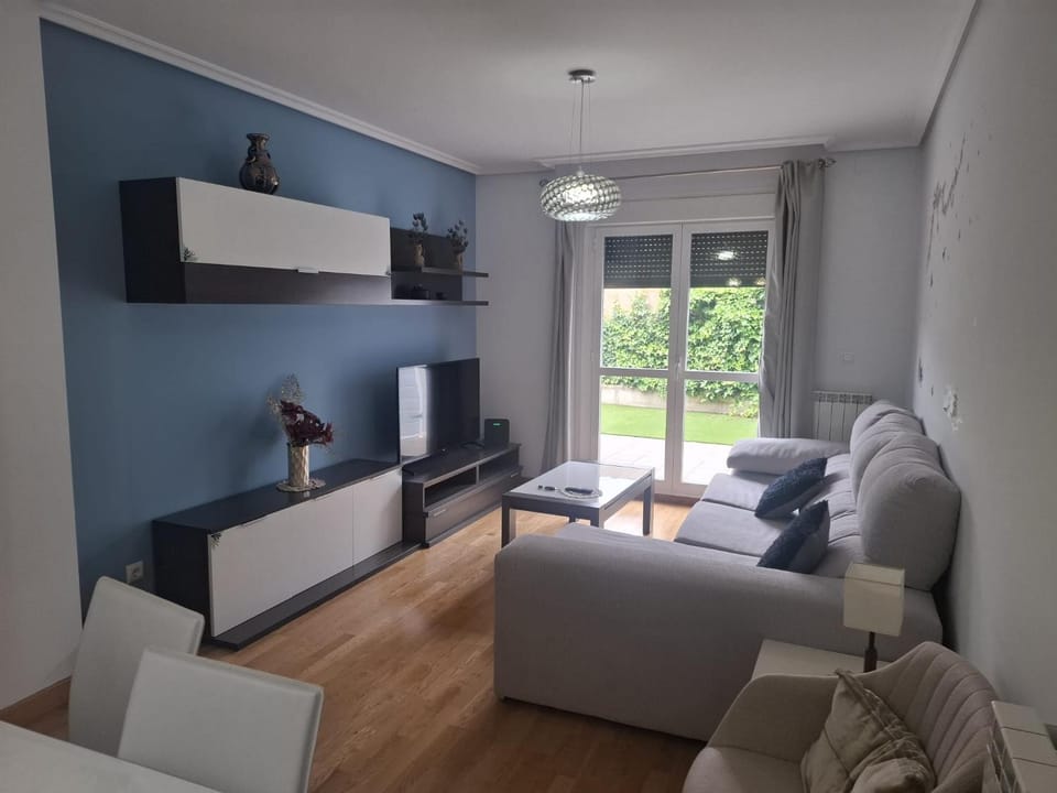 Communal lounge/ TV room, TV and multimedia, Living room, Seating area, Evening entertainment