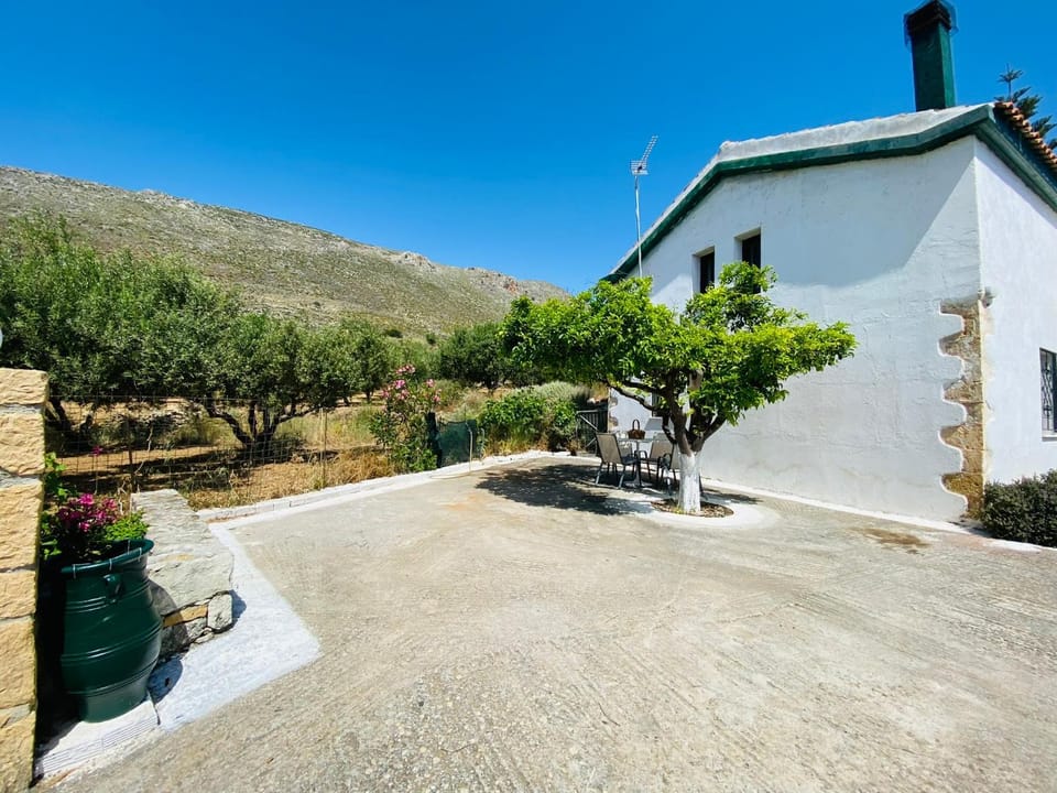 The Green Home House in Crete