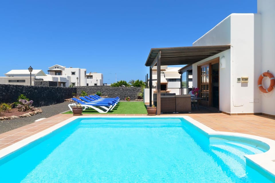 Off site, Swimming pool, sunbed