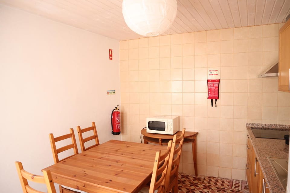 Kitchen or kitchenette, Seating area
