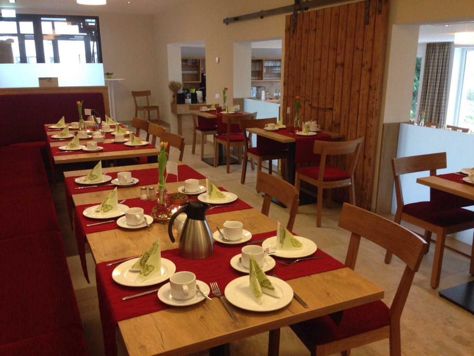 Restaurant/places to eat, Dining area