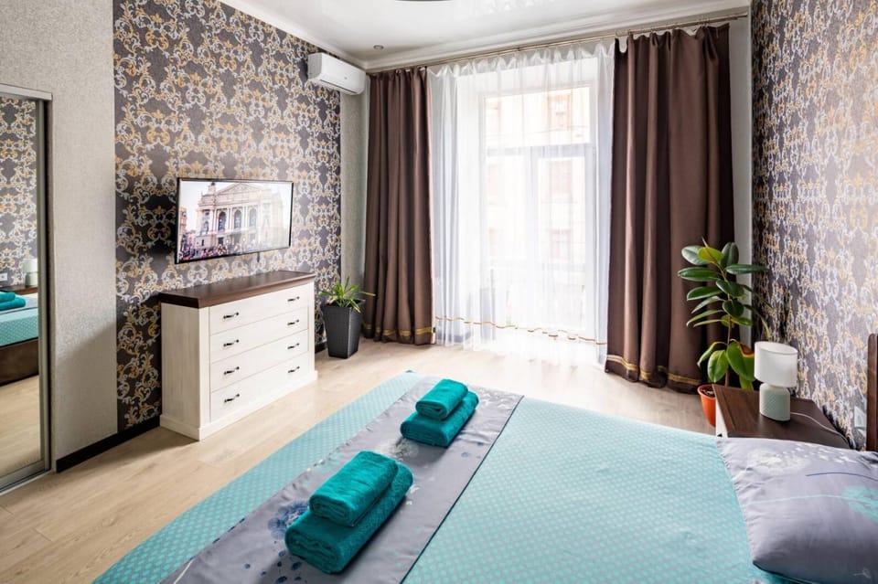 Apartment with 2 bedroom near Opera House Gorodotska 27 str with parking Apartment in Lviv