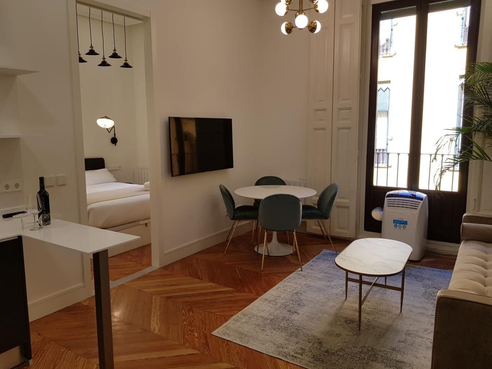 TV and multimedia, Living room, Dining area