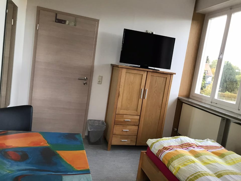 Communal lounge/ TV room, Bed, TV and multimedia, Photo of the whole room, Bedroom, wardrobe