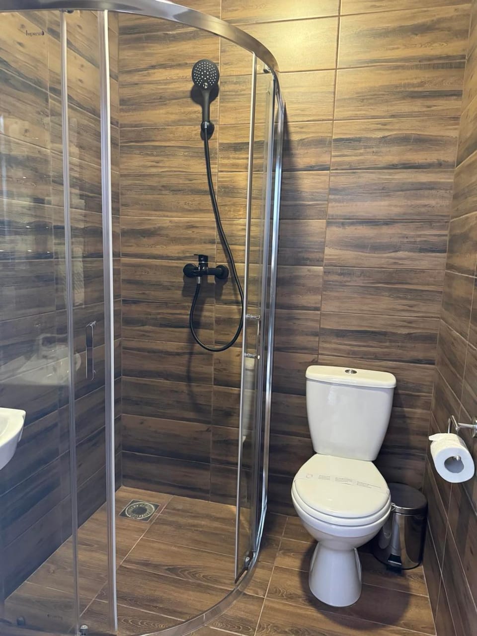 Shower, Toilet