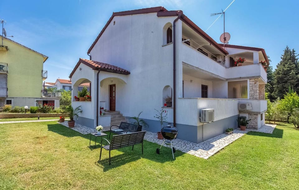 Property building, Patio, BBQ facilities, Garden