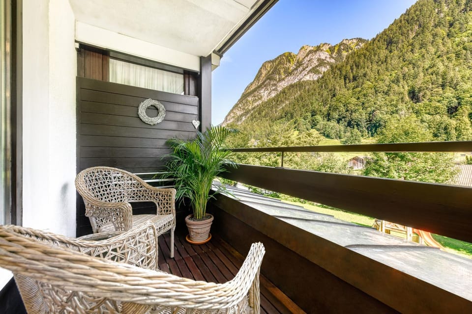 Balcony/Terrace, Mountain view