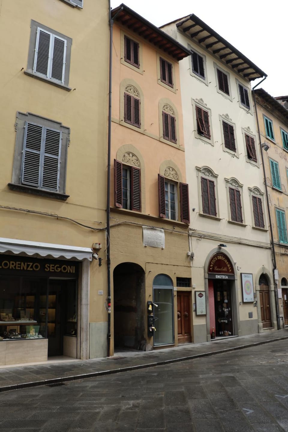 Facade/entrance