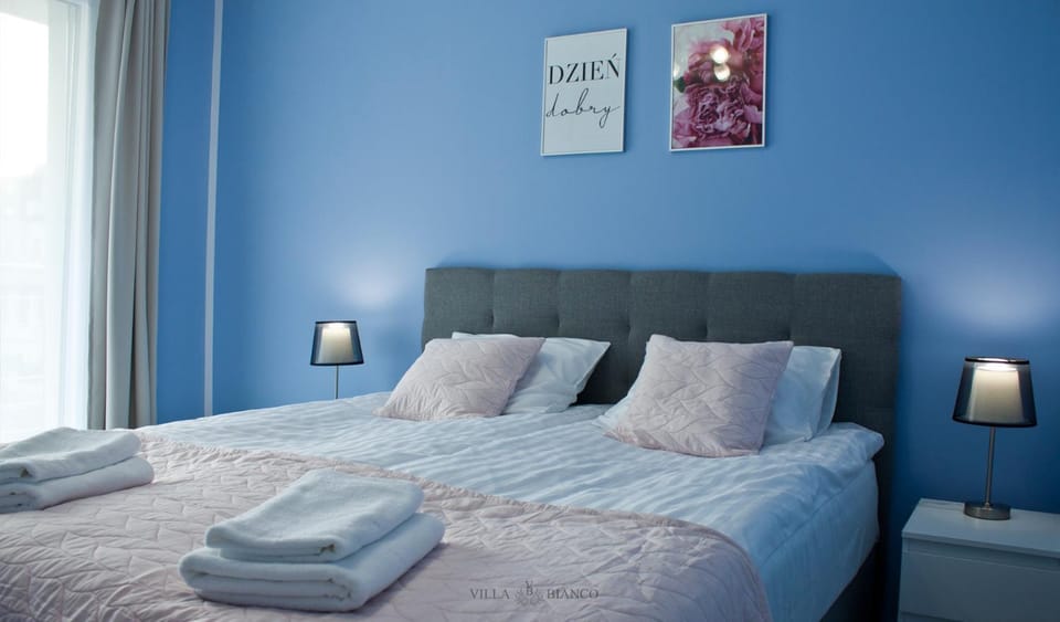 Bed, Photo of the whole room, Decorative detail