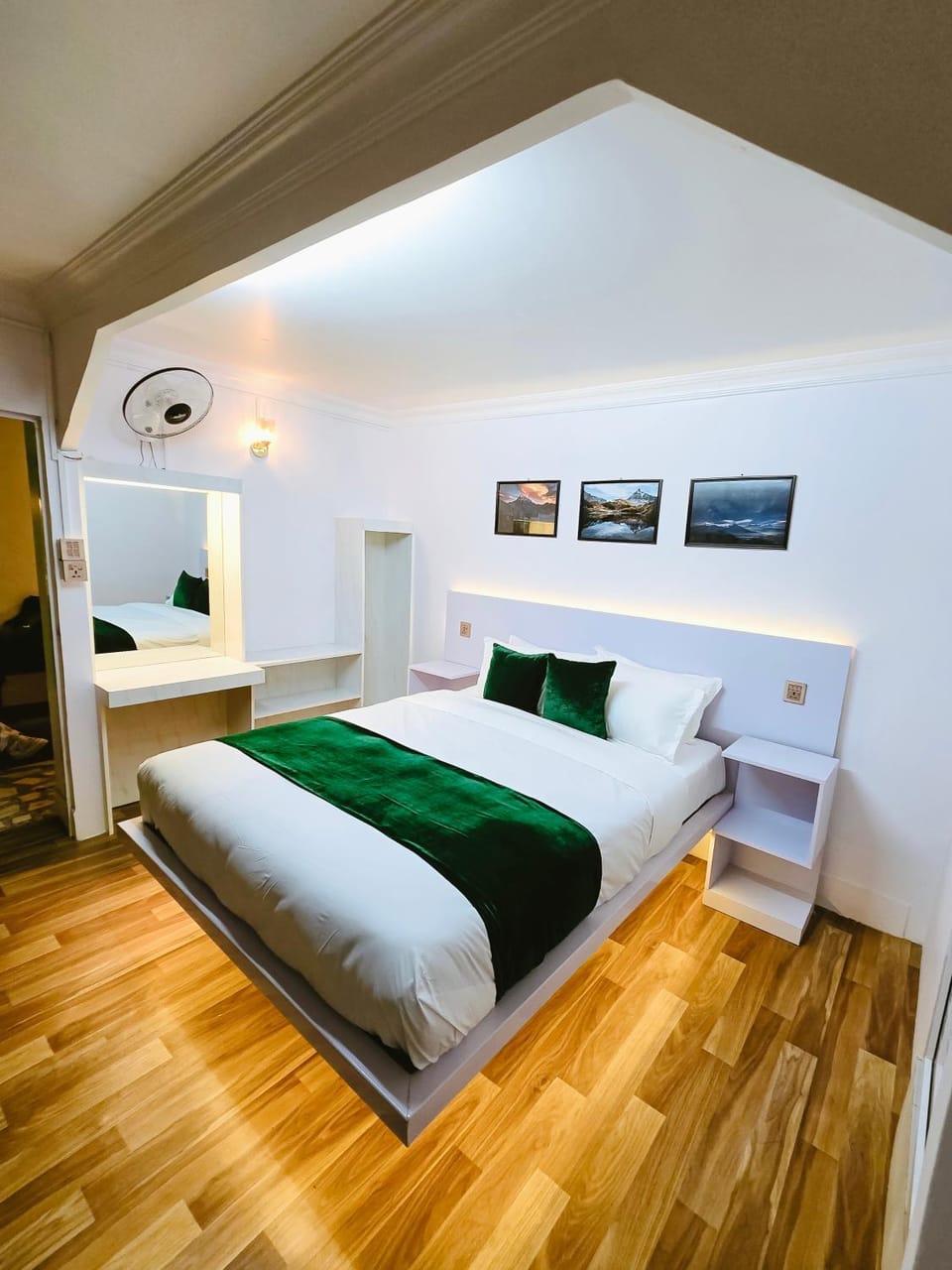 Bed, Photo of the whole room, Bedroom
