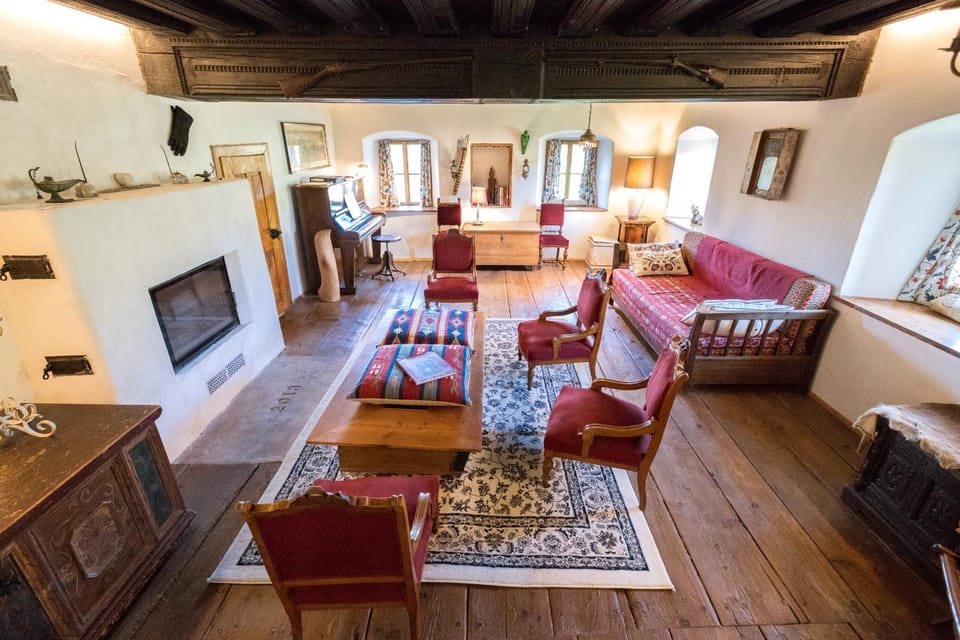 Living room, Photo of the whole room, Seating area