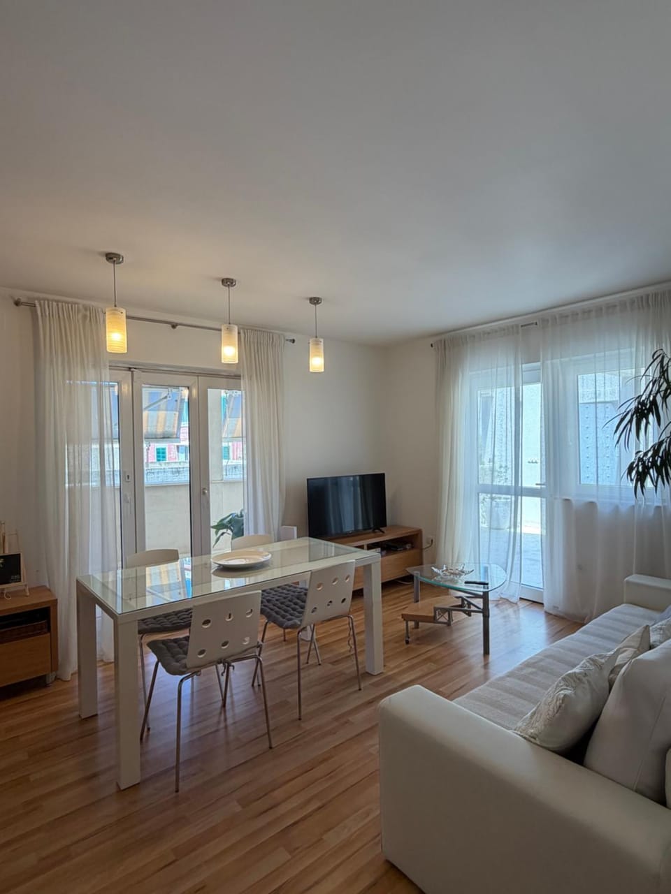 TV and multimedia, Living room, Photo of the whole room
