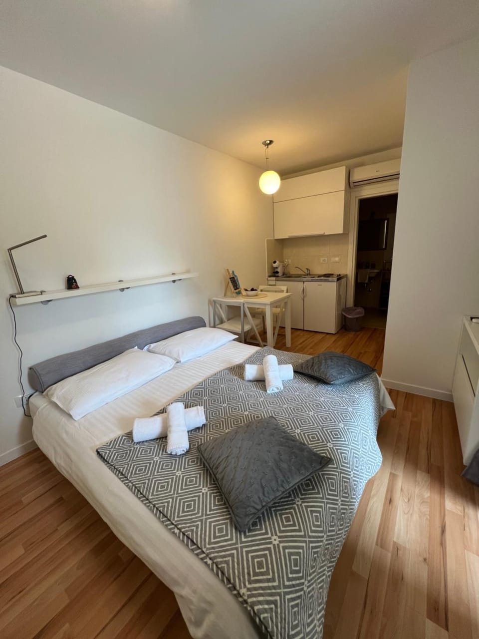 Kitchen or kitchenette, Photo of the whole room, Bedroom