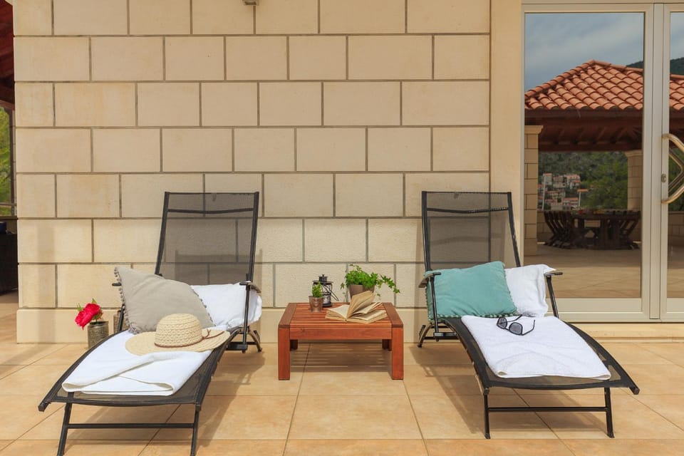 Property building, Balcony/Terrace