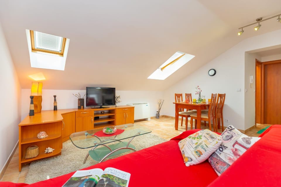 TV and multimedia, Living room, Seating area