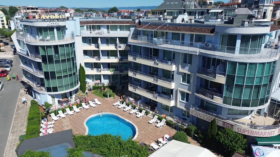 Property building, Facade/entrance, Swimming pool
