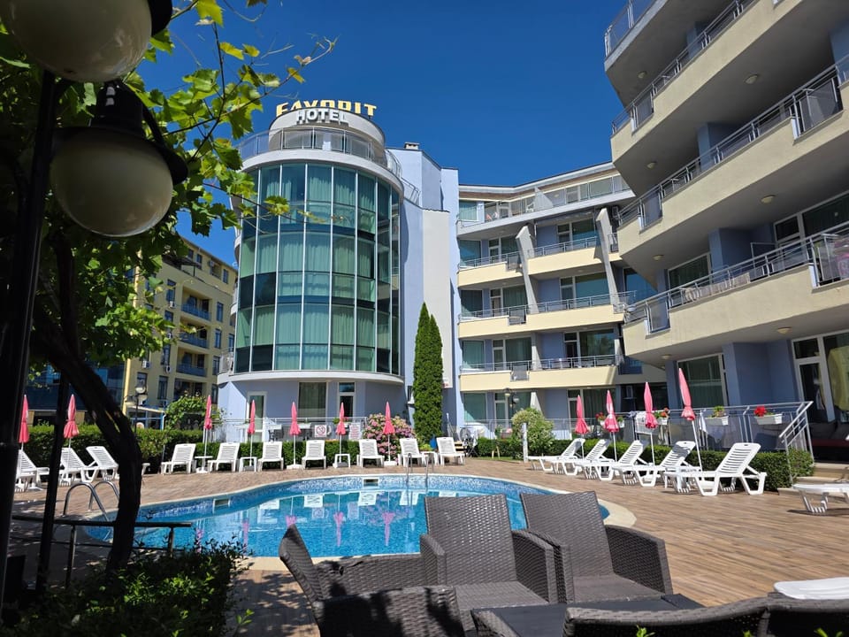 Property building, Facade/entrance, Swimming pool