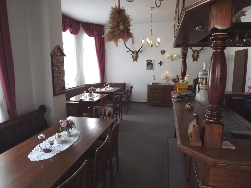 Restaurant/places to eat