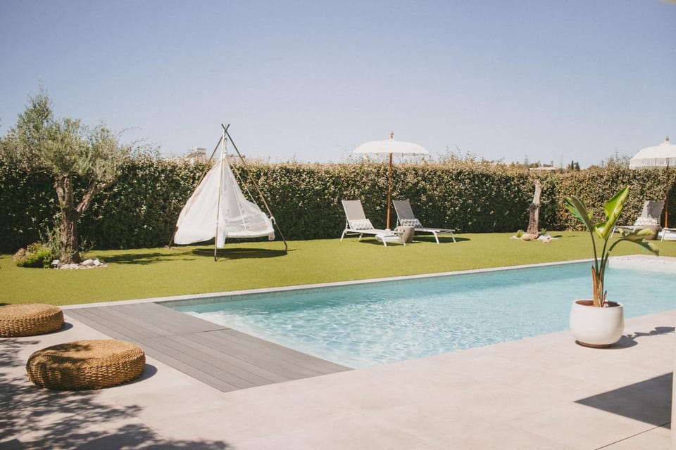 Day, Natural landscape, Garden, Balcony/Terrace, Garden view, Pool view, Swimming pool, sunbed