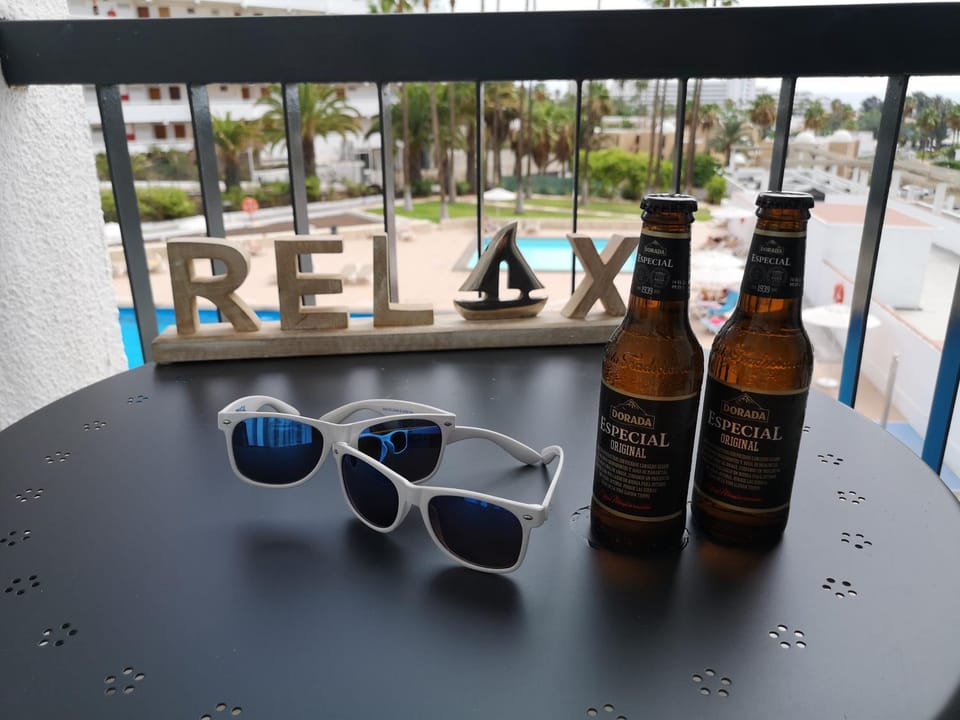Pool view, Alcoholic drinks