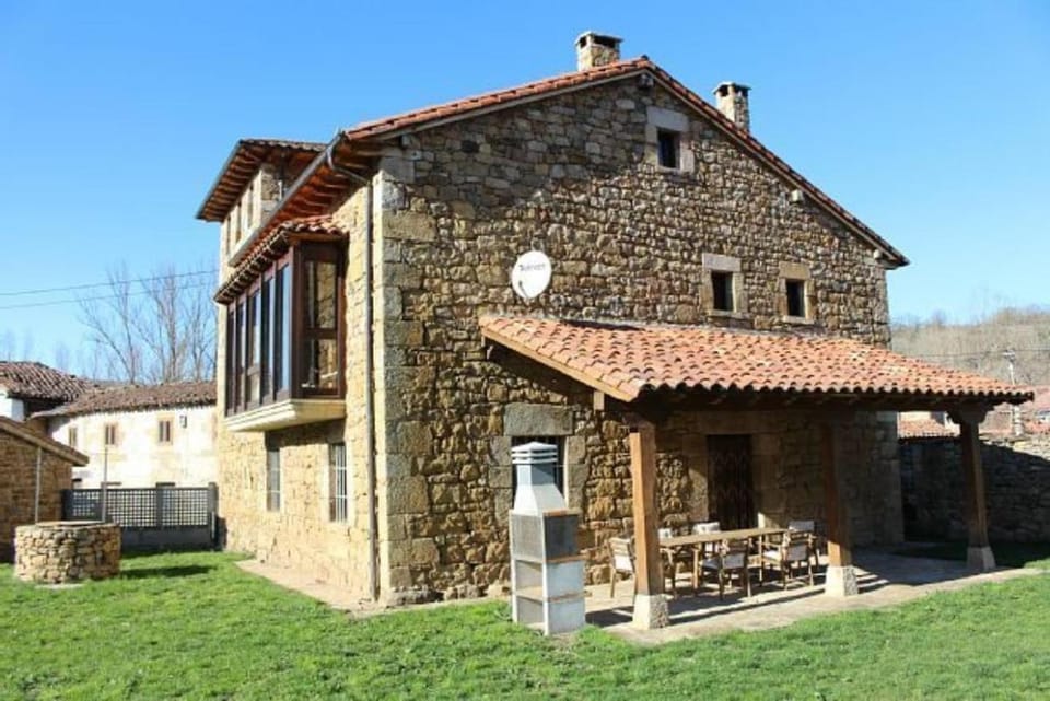 Property building, BBQ facilities, Garden, Garden, Dining area