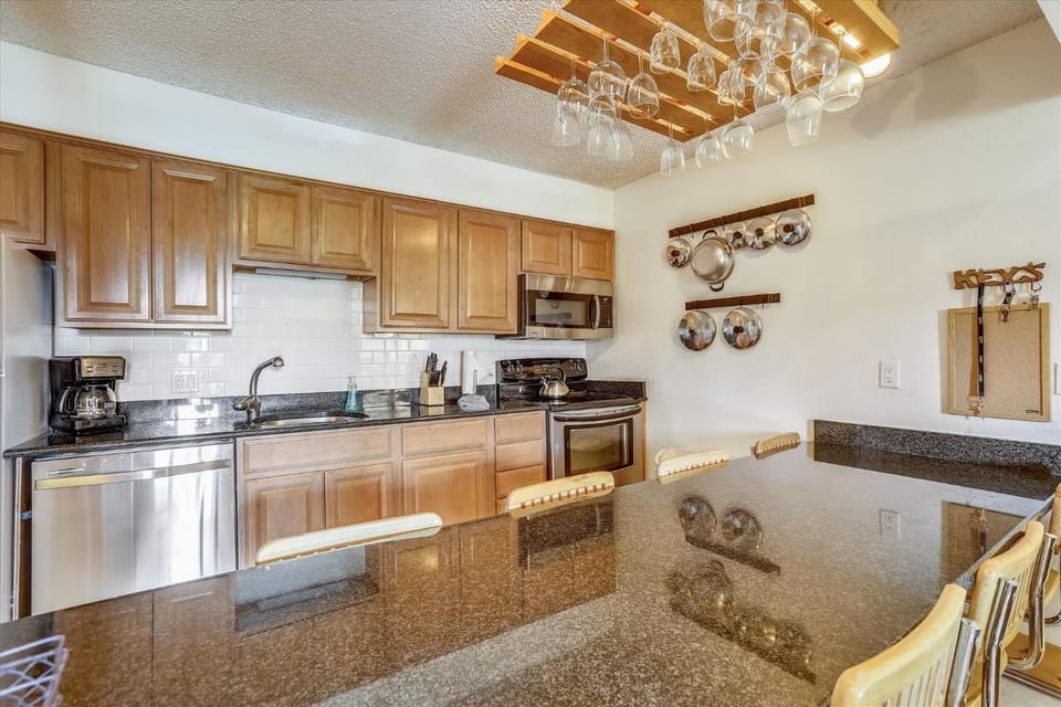 Kitchen or kitchenette, Dining area, dishwasher, oven, stove