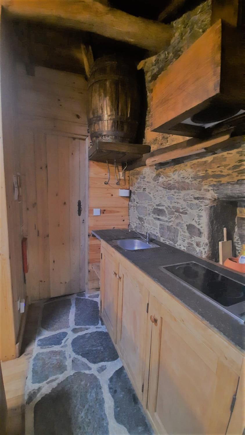 Kitchen or kitchenette