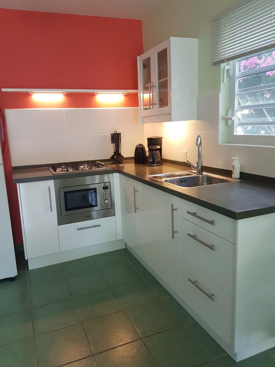 Kitchen or kitchenette, pet friendly, stove