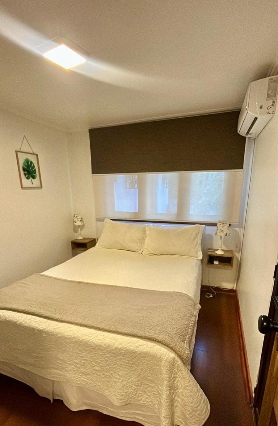 Bed, Photo of the whole room, Bedroom, air conditioner