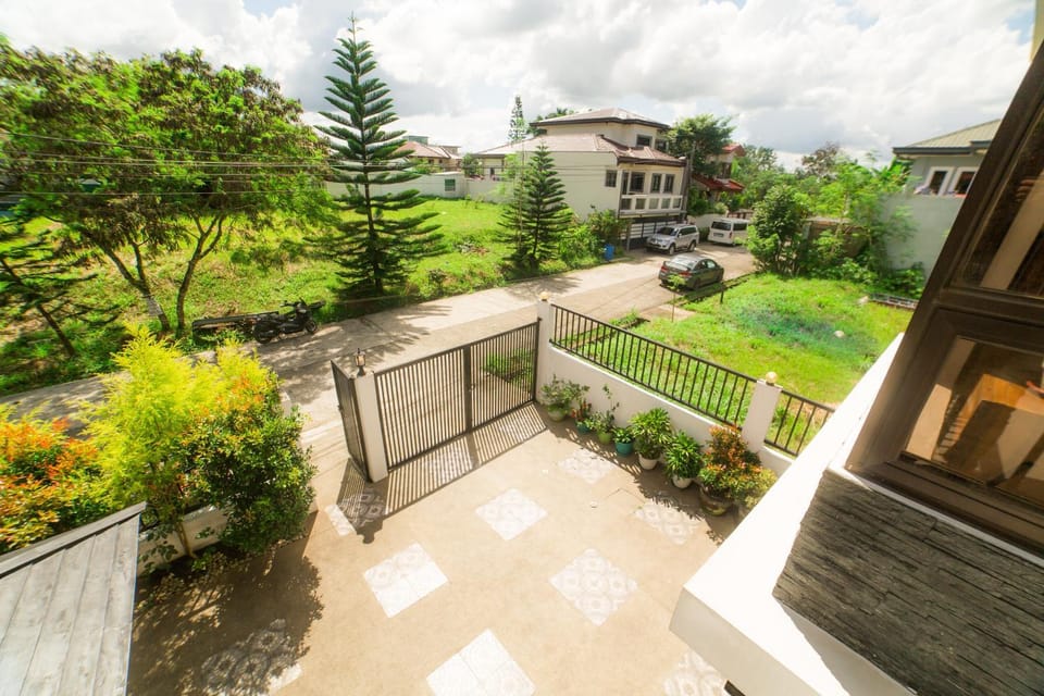 Bella Homes 6BR 4Bath near Rotunda 2 Big Units House in Tagaytay