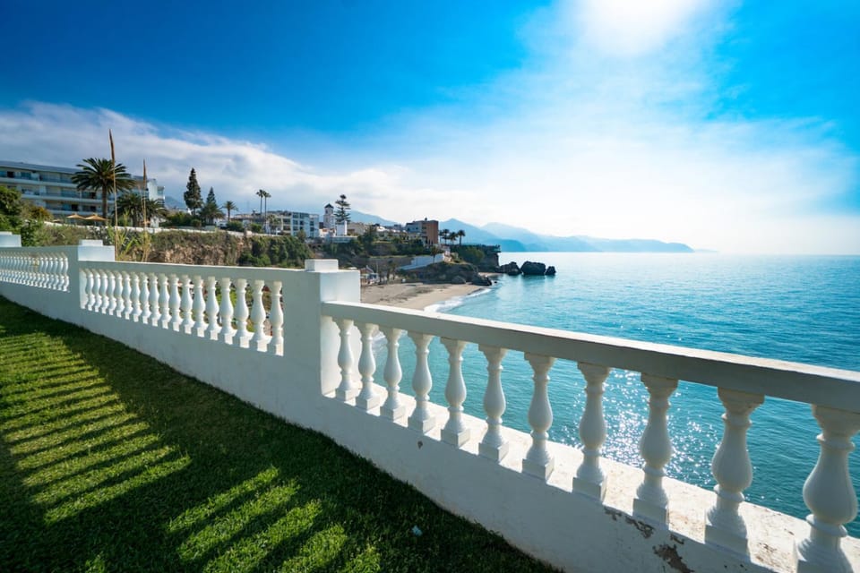Property building, Garden, Sea view, Swimming pool