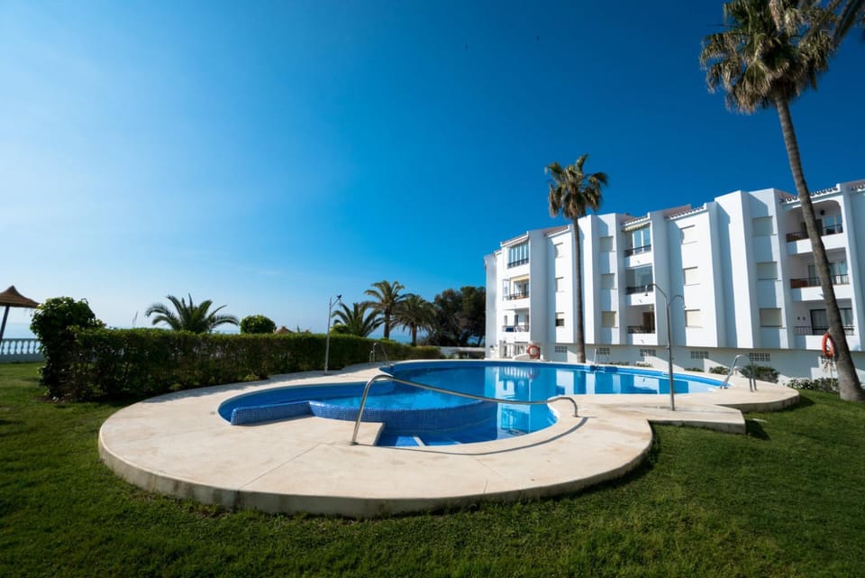 Property building, Swimming pool, Swimming pool