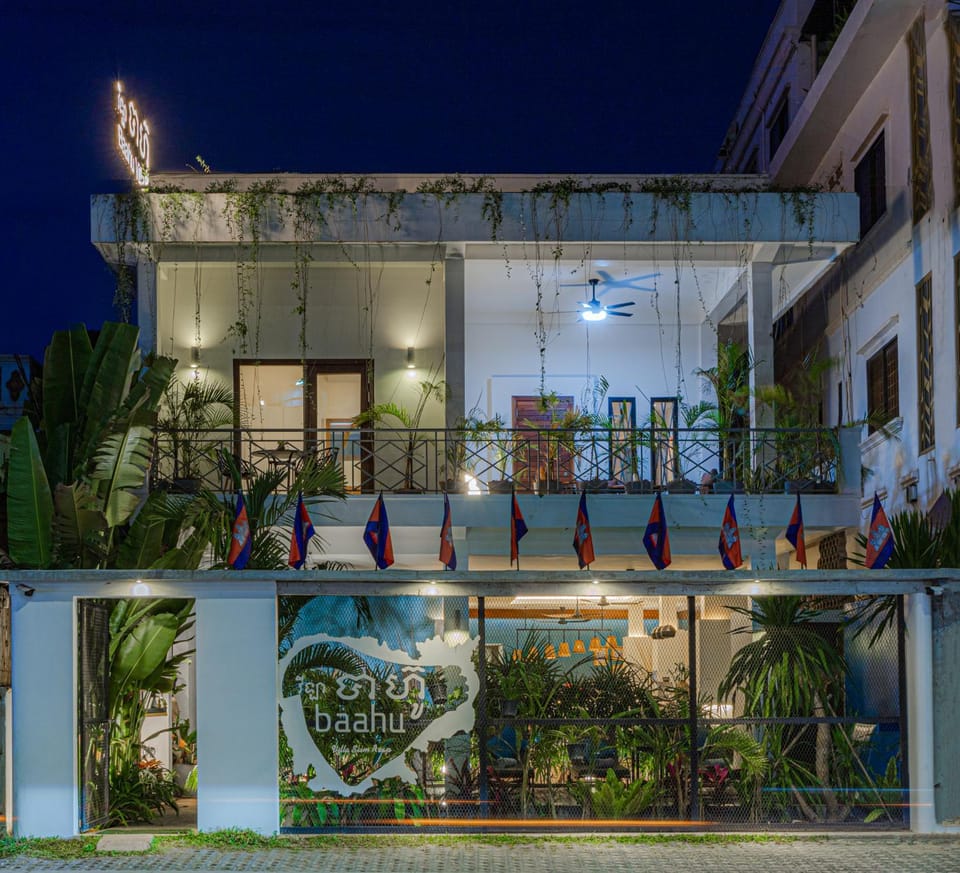 Property building, Facade/entrance, Night, Garden, Logo/Certificate/Sign, Garden view