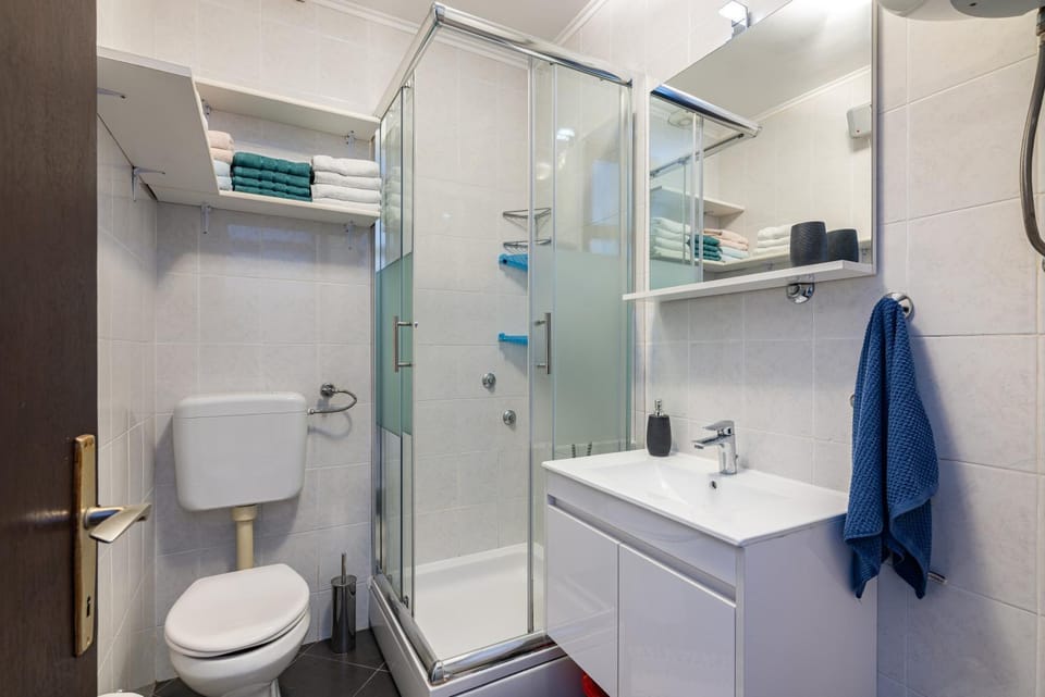Shower, Toilet, Bathroom