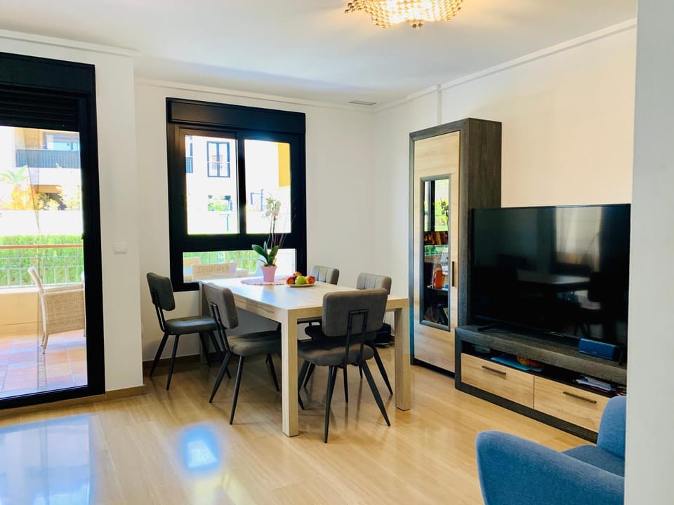 Communal lounge/ TV room, TV and multimedia, Living room