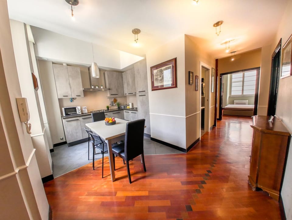Kitchen or kitchenette, Dining area, stove