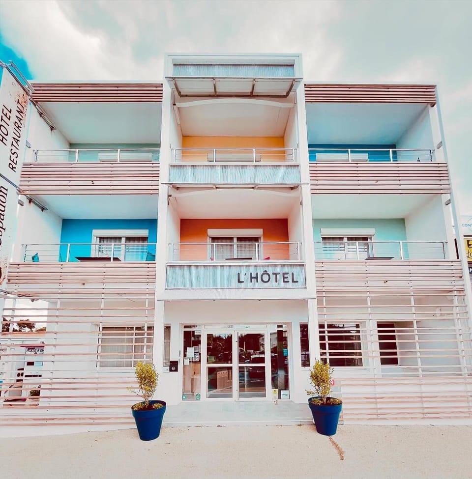 Facade/entrance