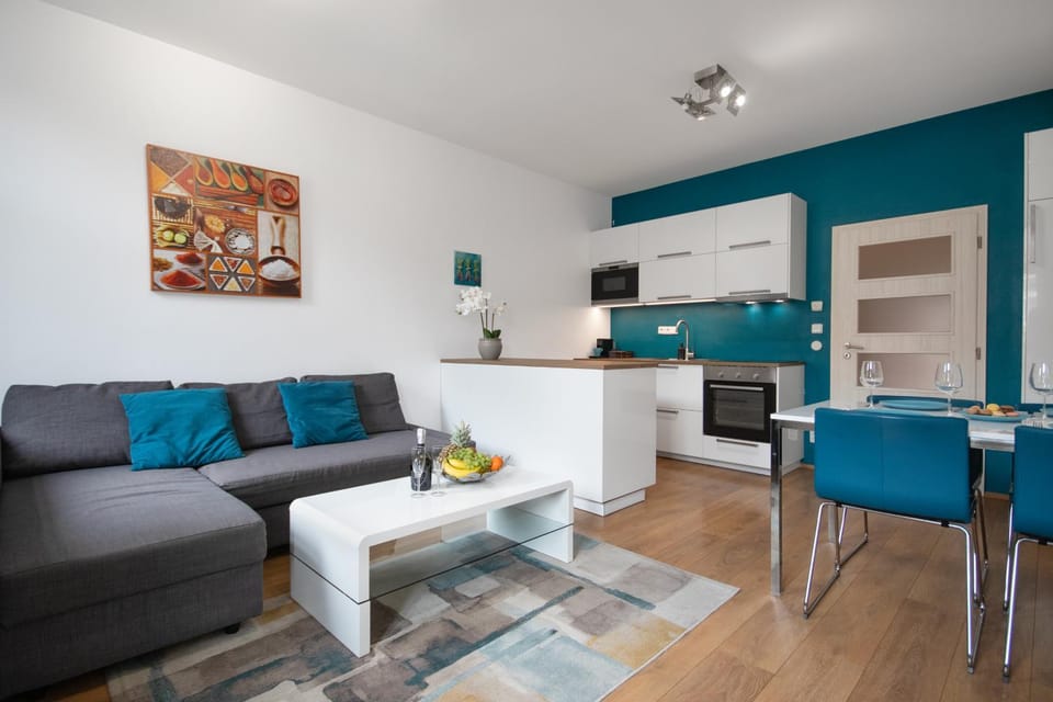 Kitchen or kitchenette, Living room, Seating area, Dining area, minibar, oven, pet friendly, stove, kitchen