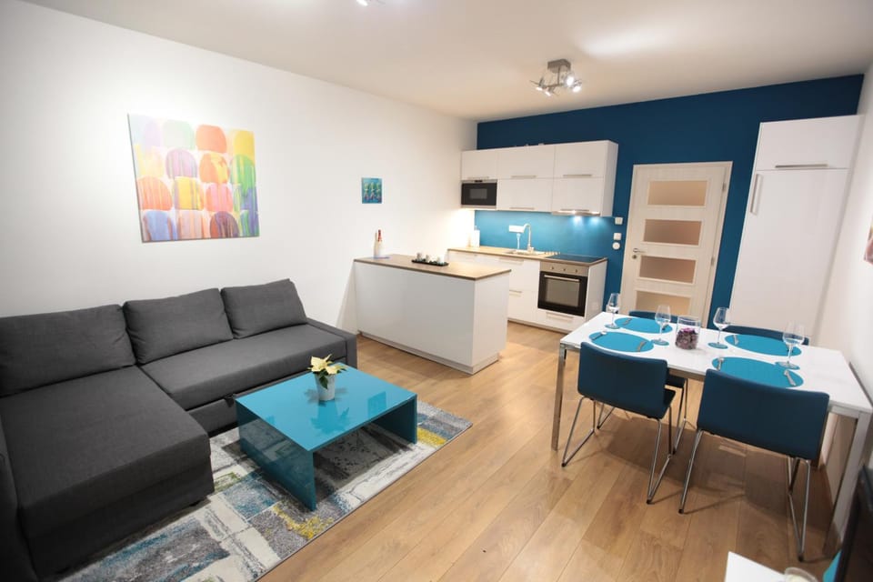 Kitchen or kitchenette, Living room, Seating area, Dining area, minibar, oven, pet friendly, stove, kitchen