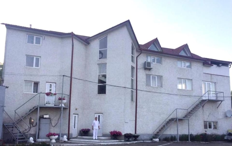 Facade/entrance, View (from property/room), Inner courtyard view