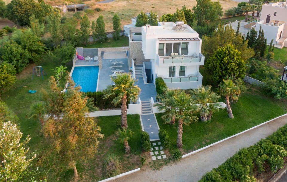 Property building, Garden, Balcony/Terrace, Other, Swimming pool, furniture, sunbed