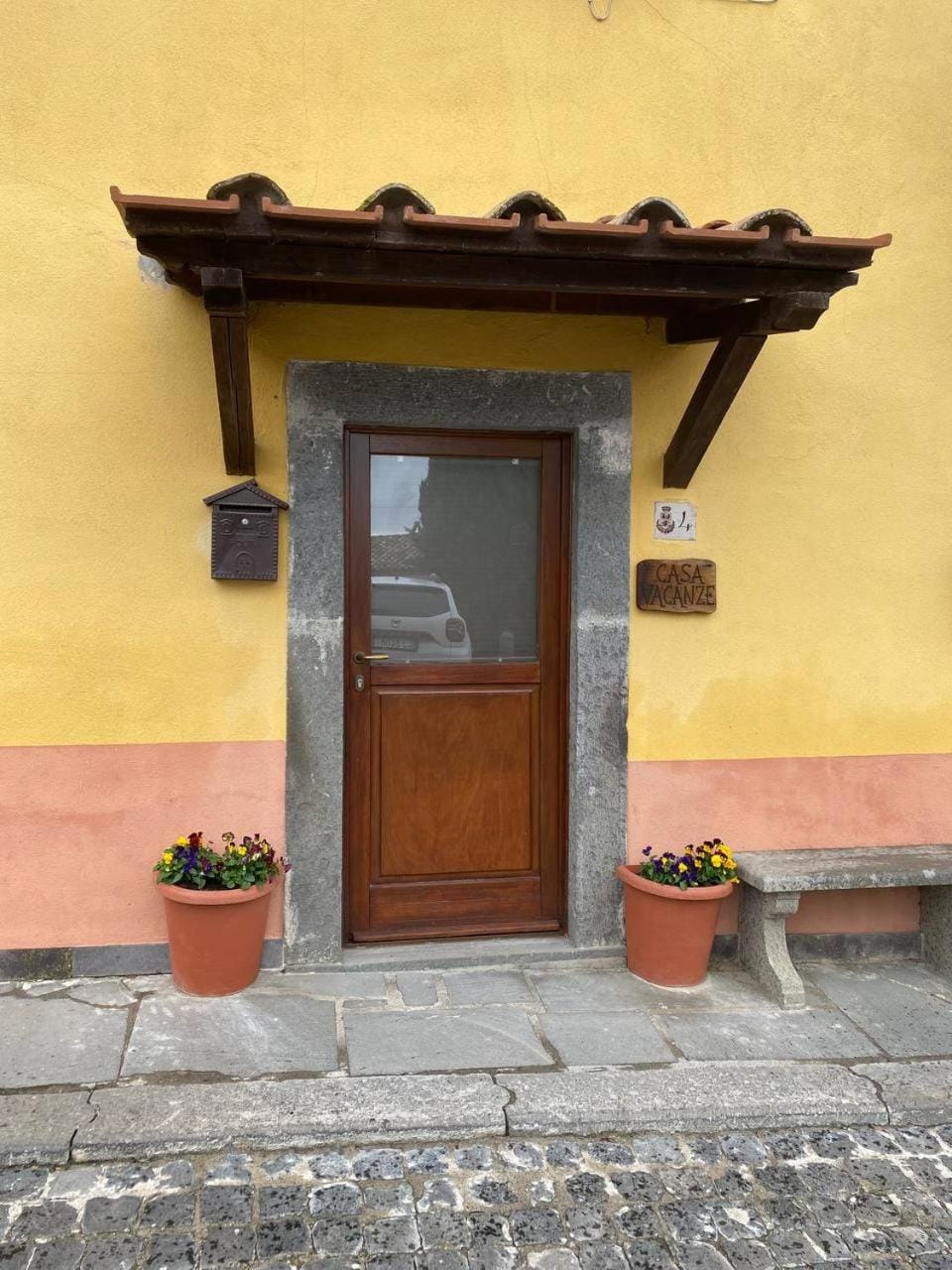Property building, Facade/entrance, Day