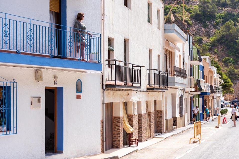 Property building, Natural landscape, Balcony/Terrace, Street view, Location