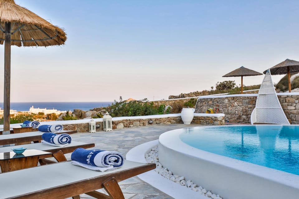 Pool view, Sea view
