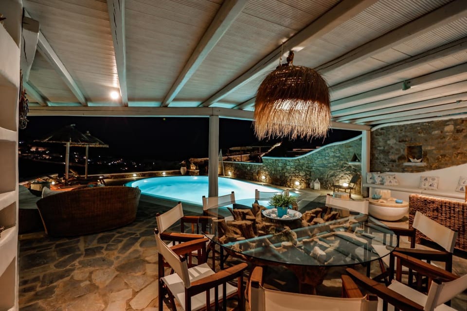 Dining area, Swimming pool, Swimming pool
