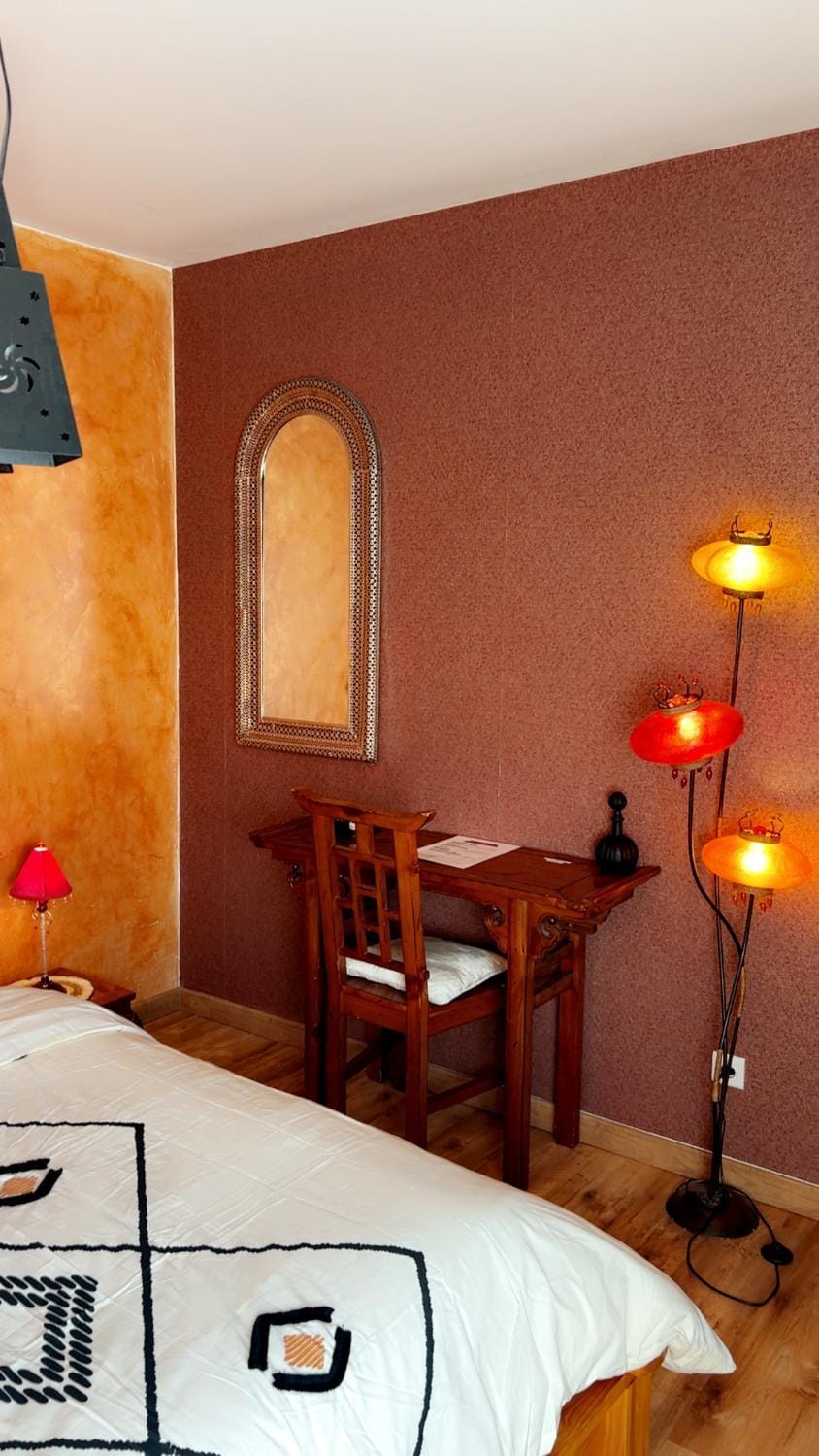 TV and multimedia, Living room, Photo of the whole room, Seating area, Sunrise