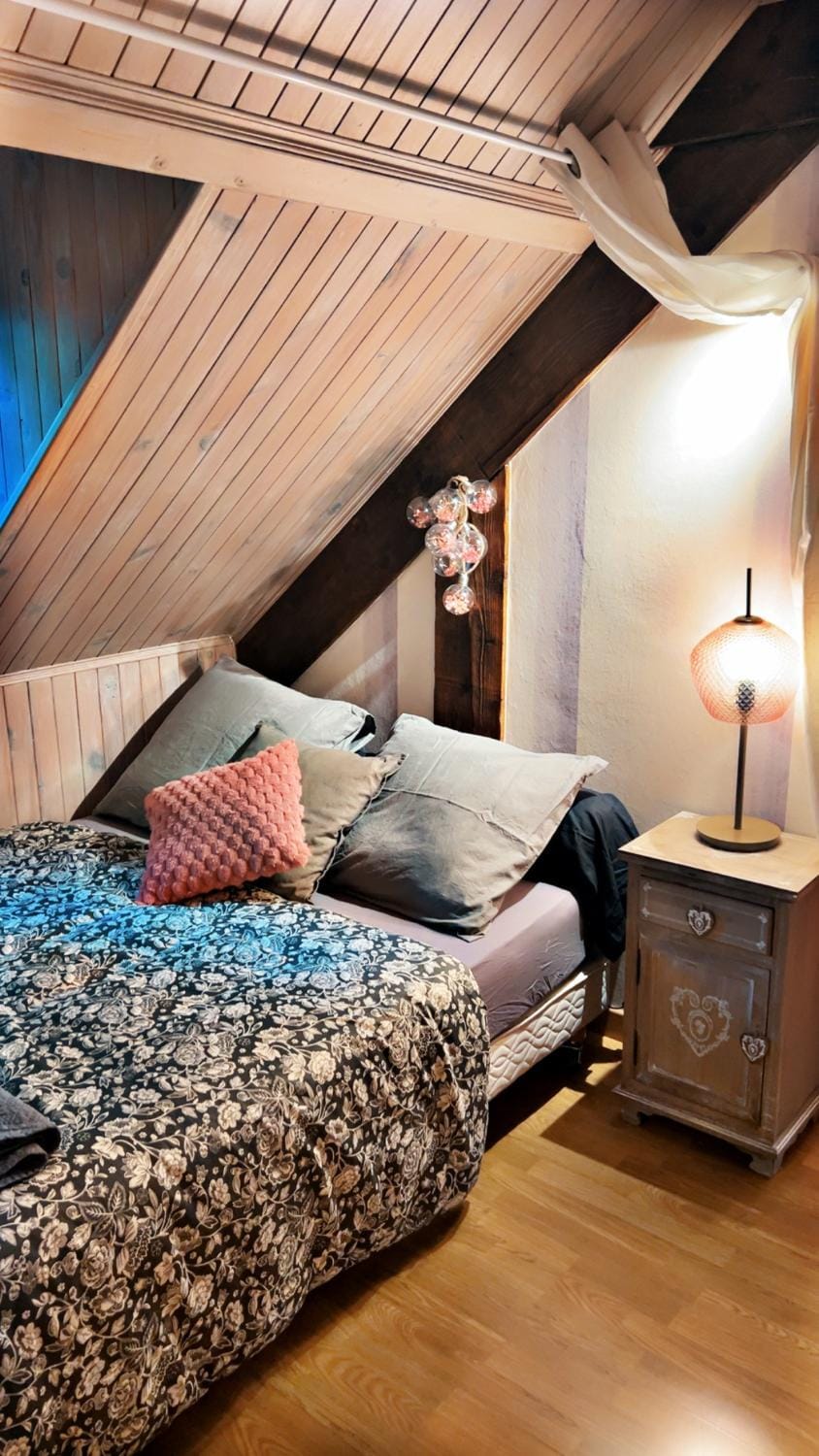 Bed, Photo of the whole room, Bedroom