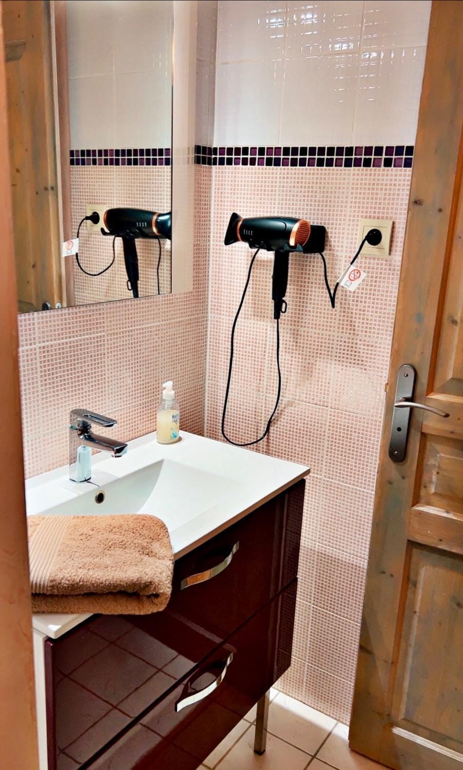 Shower, Toilet, hair dryier, heating, towels