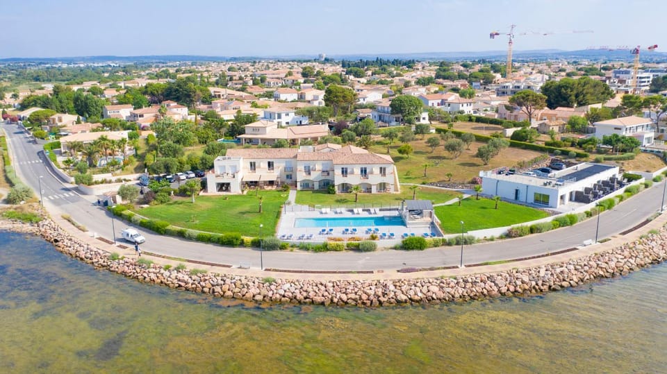 Hotel De La Pyramide Hotel in Mèze